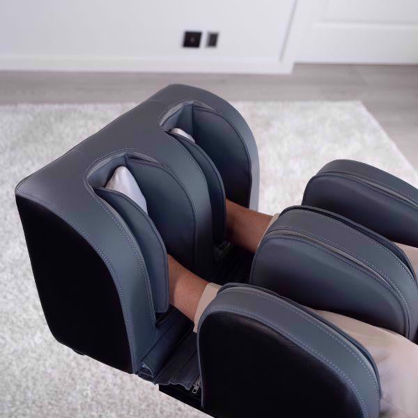 OGAWA Sonic-X massagestoel in grijs met model en voetmassage